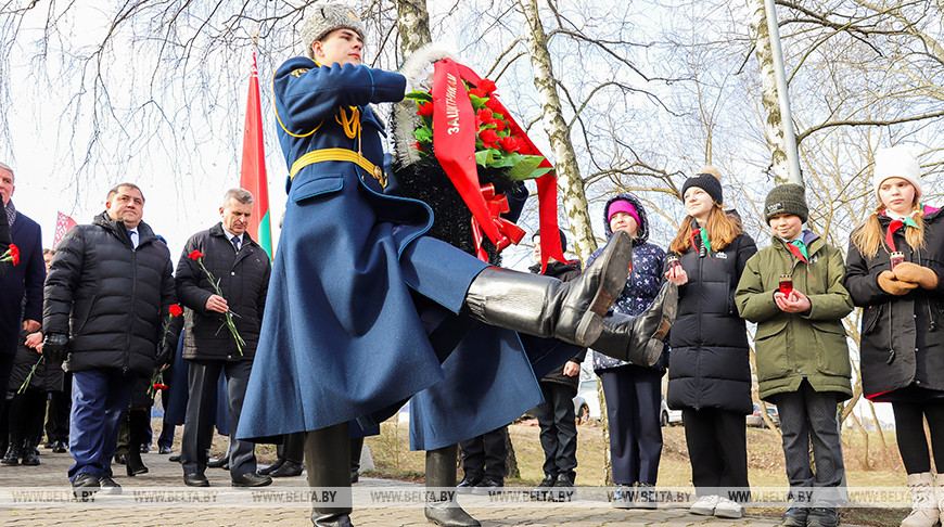 В Бресте состоялась церемония возложения венков у памятника на месте лагеря военнопленных "Ревир"