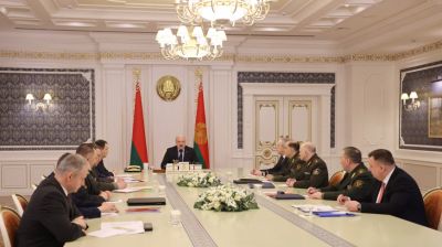 Лукашенко провел совещание по вопросам финансирования закупок продукции военного назначения