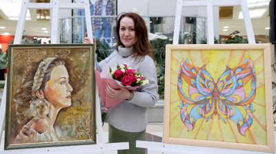Художница из Минска представила работы на выставке "Ее рук дело"
