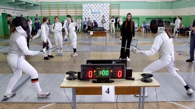 Около 190 ребят из Беларуси и России приняли участие в соревнованиях по фехтованию "Клинки Полесья"