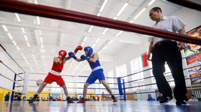 Юные боксеры Беларуси и России проводят в Жабинке матчевые бои