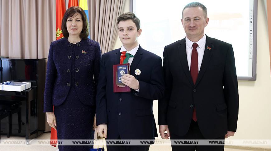 Торжественная церемония вручения паспортов прошла в Столбцах