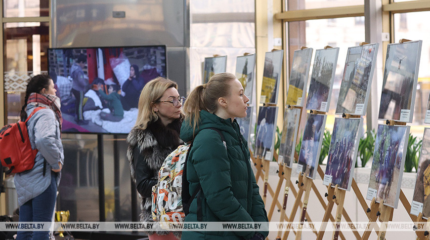 Выставка "Граница между жизнью и смертью" открылась на ж/д вокзале в Минске