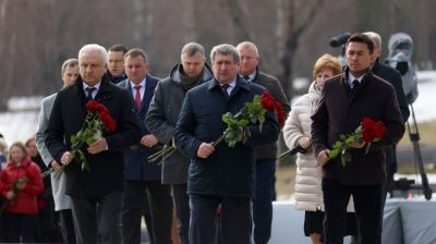Церемония возложения цветов прошла в мемориальном комплексе "Хатынь"