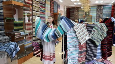 Авторские коврики и изысканные гобелены представили мастера народных ремесел на выставках в Витебске
