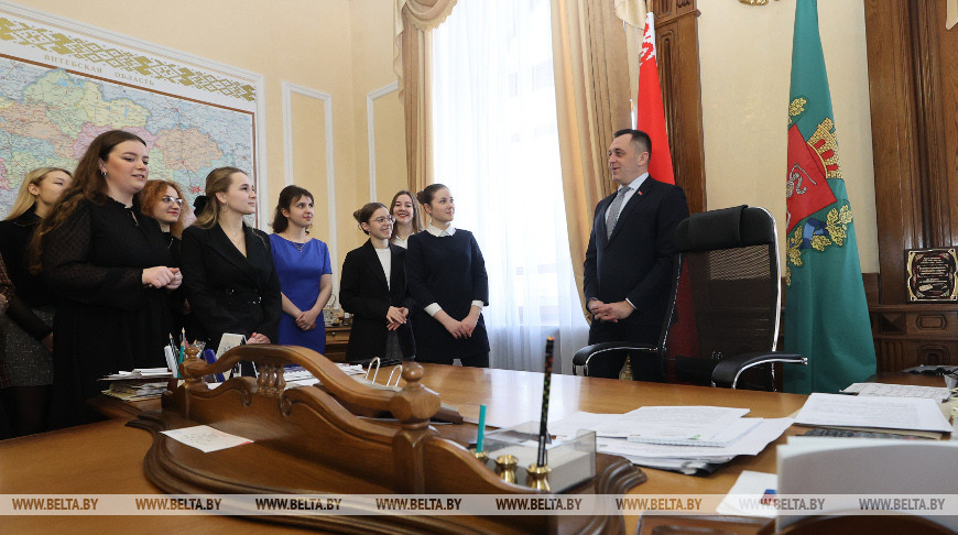 Студентки Витебска побывали в рабочем кабинете председателя облисполкома