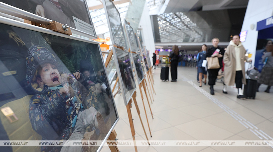 Фотовыставка БЕЛТА "Граница между жизнью и смертью" открылась в Национальном аэропорту Минск