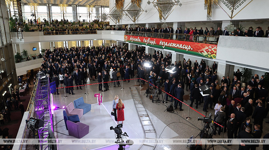 Свыше 2,5 тыс. человек принимают участие в мероприятии во Дворце Республики