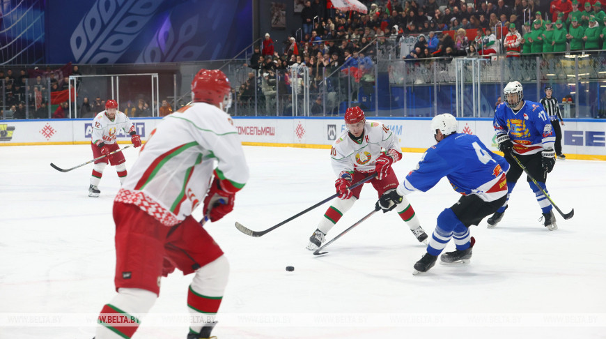 Хоккейная команда Президента одержала первую победу в финале любительского турнира