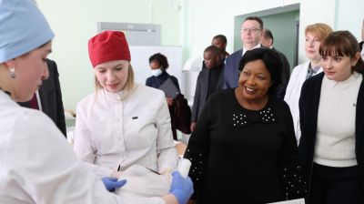 Первая леди Зимбабве посетила БГМУ