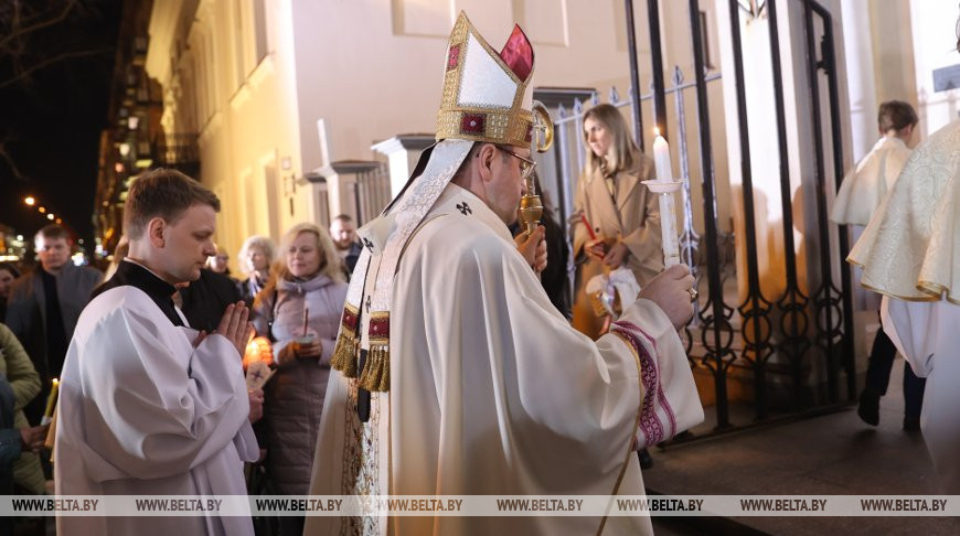 Богослужение Навечерия Пасхи прошло в главном католическом храме Минска