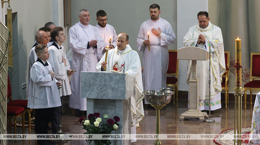 Католики Витебска празднуют Светлое Христово Воскресение - Пасху