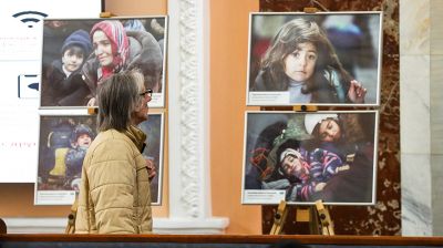 Выставка БЕЛТА "Граница между жизнью и смертью" открылась на железнодорожном вокзале в Бресте