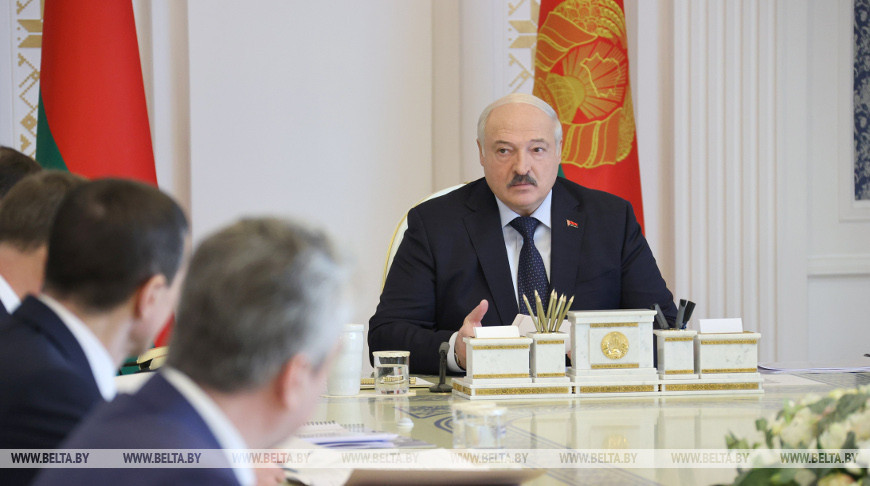 Лукашенко провел совещание по развитию ПВТ