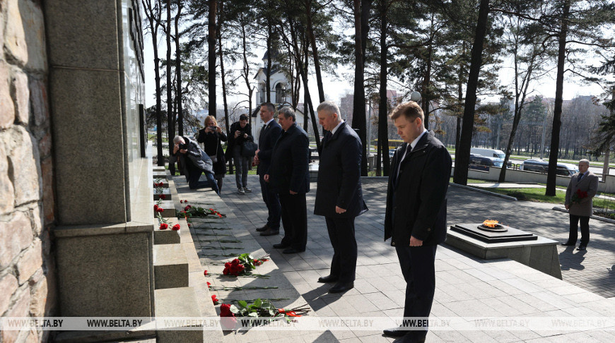 Члены Президиума Совета Республики возложили цветы к мемориальному комплексу "Масюковщина"