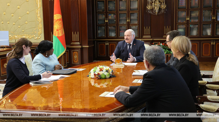 Лукашенко провел встречу с первой леди Зимбабве