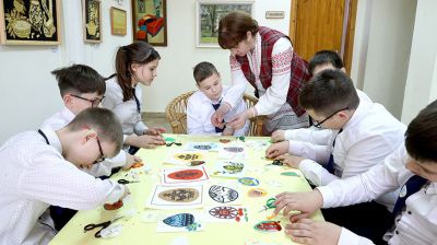 Мастер-классы по изготовлению глиняных пасхальных светильников и открыток провели в Полоцке