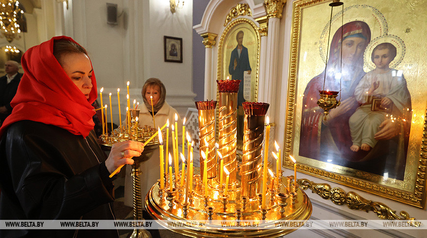 Пасхальное богослужение прошло в Свято-Успенском кафедральном соборе Витебска