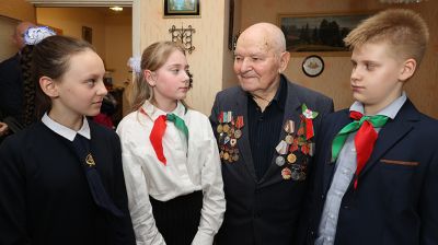 Ветерана войны Петра Масленникова поздравили в Витебске