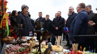 Премьер-министр Беларуси ознакомился с ярмаркой белорусских товаров в Новосибирске