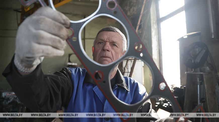 Слесарь по ремонту автомобилей 60 лет в профессии