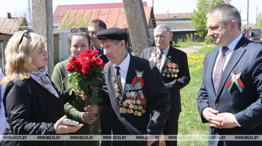 Крупко поздравил ветерана ВОВ Подлипского с 100-летием