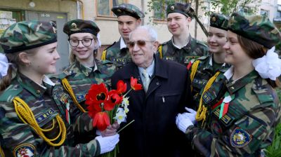 Мини-парад в честь ветерана ВОВ и пожарной службы Федора Коннова прошел в Витебске