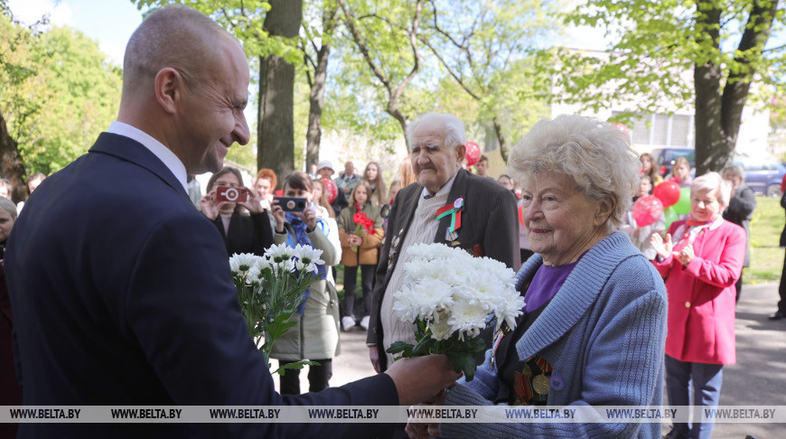 Поздравления с наступающим Днем Победы принимают ветераны ВОВ в Гродно