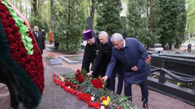 Депутаты Палаты представителей возложили цветы к мемориальному комплексу на кладбище "Военное"