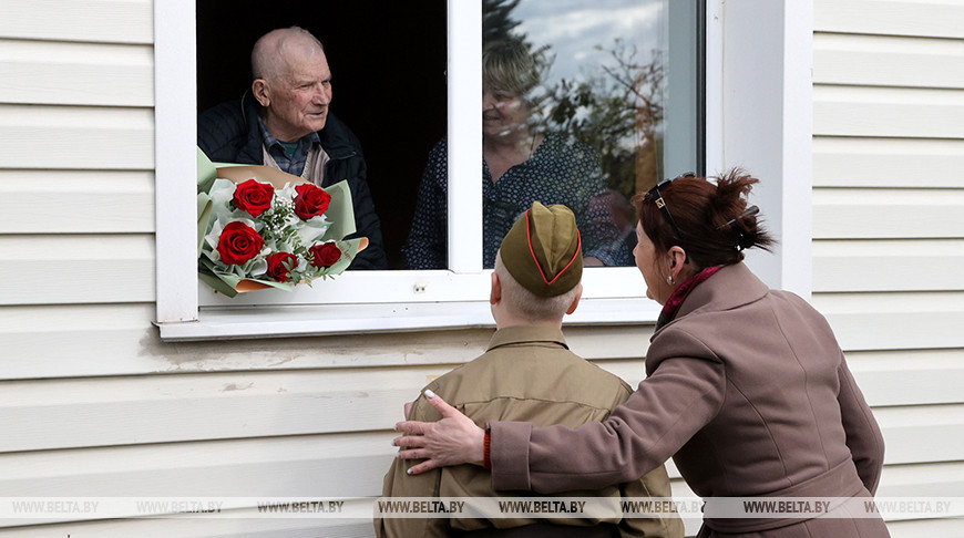 В Могилевском районе в преддверии 9 Мая чествовали ветерана Василия Синкевича