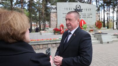 Вице-премьер Заяц возложил цветы к мемориальному комплексу "Масюковщина"