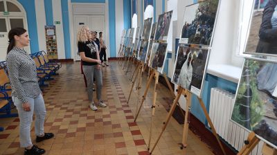 Выставка БЕЛТА "Граница между жизнью и смертью" открылась на железнодорожном вокзале Гомеля