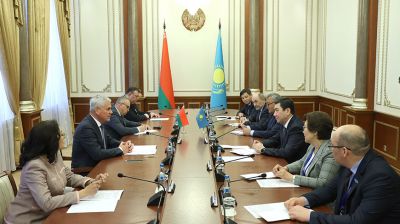 Председатель Палаты представителей встретился с председателем Мажилиса Парламента Казахстана