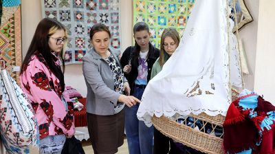 Более 50 мастеров представили текстильные изделия на выставке в Витебске