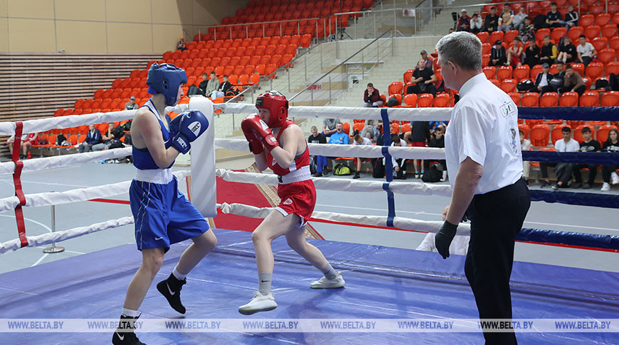 Первенство Беларуси по боксу среди юниоров и юниорок проходит в Жлобине