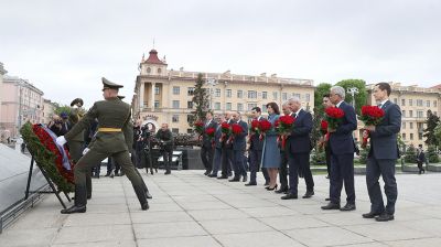 Представители ПА ОДКБ возложили венок к монументу Победы
