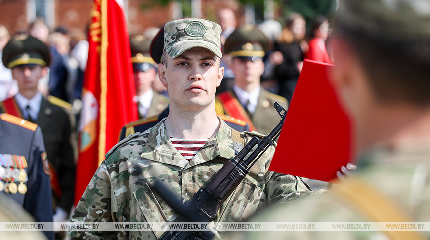 Пограничники, артиллеристы и военнослужащие внутренних войск приняли присягу в Брестской крепости