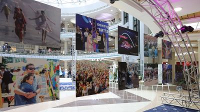 Фотовыставка о "Славянском базаре в Витебске" открылась в торговом центре "Столица"
