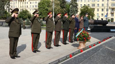 Главы делегаций Совета министров обороны ОДКБ возложили цветы к Вечному огню