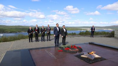 Головченко возложил цветы к мемориалу "Защитникам Советского Заполярья в годы ВОВ"