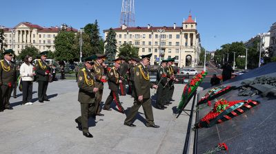 Пограничники возложили цветы к монументу Победы в Минске