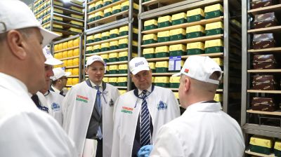 Премьер-министр Беларуси ознакомился с производством сыров в ОАО "Бабушкина крынка"