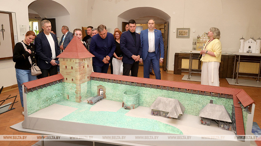 Делегация Калининградской области посетила замковый комплекс "Мир"
