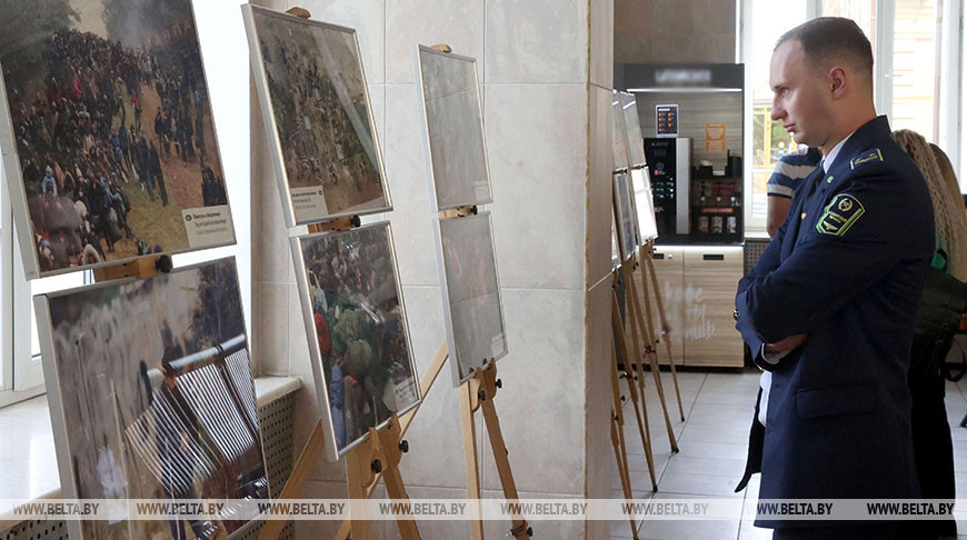 Выставка БЕЛТА "Граница между жизнью и смертью" открылась на ж/д вокзале в Могилеве