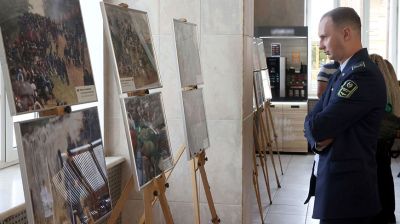 Выставка БЕЛТА "Граница между жизнью и смертью" открылась на ж/д вокзале в Могилеве