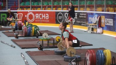 В Гродно проходят соревнования по тяжелой атлетике
