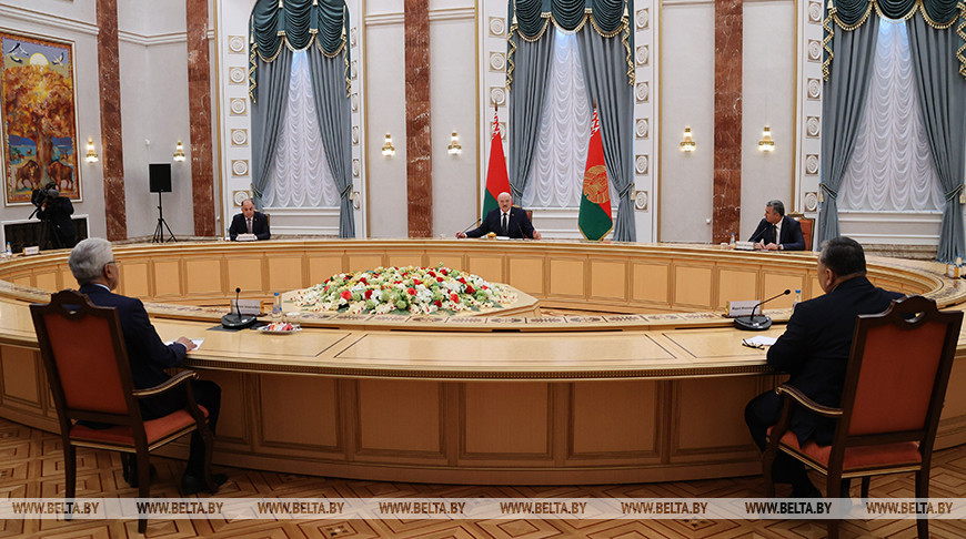 Лукашенко провел встречу с секретарями совбезов стран ОДКБ