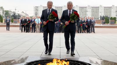 Парламентарии возложили цветы к Вечному огню в Витебске