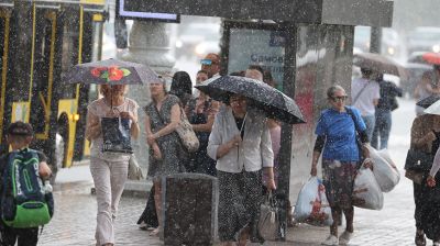 В Минске продолжаются кратковременные дожди с грозами в разных районах города