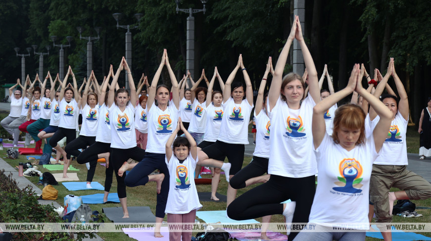 В Минске отметили Международный день йоги
